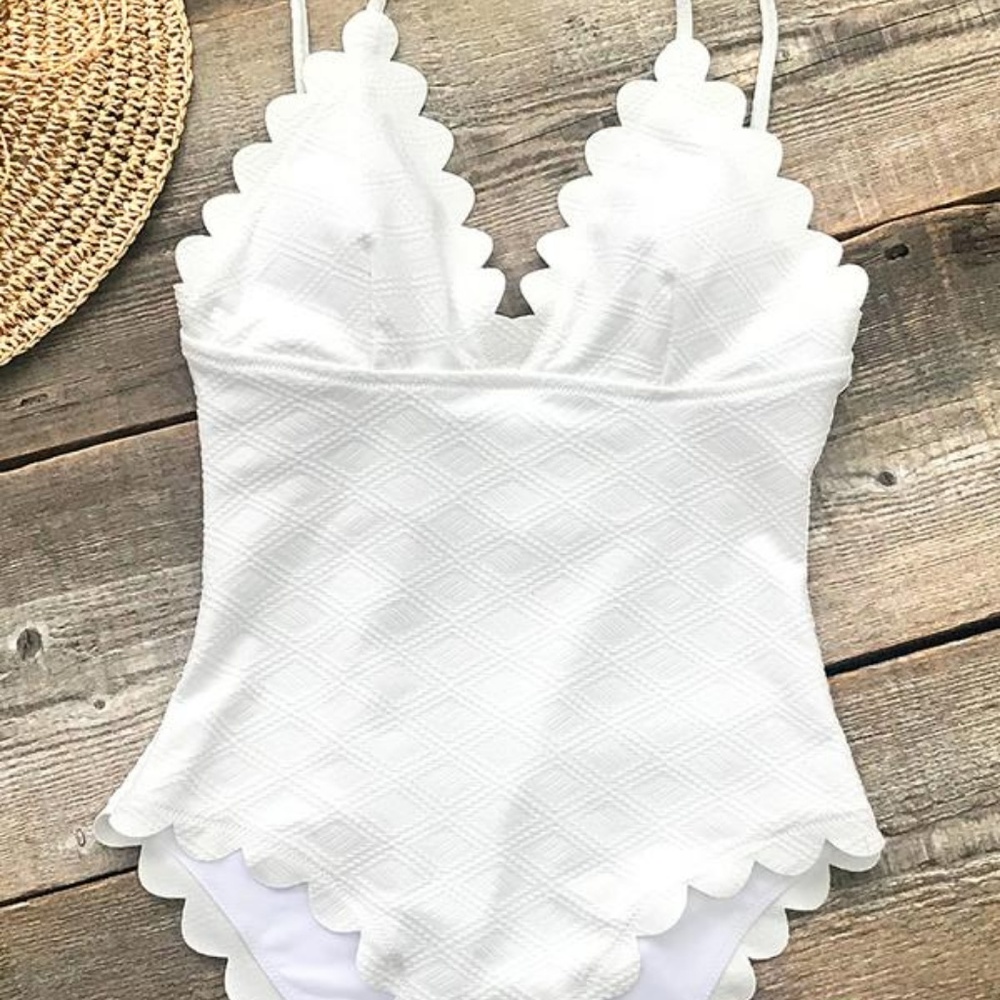 CupShe Eve One-Piece Scalloped Swimsuit - White